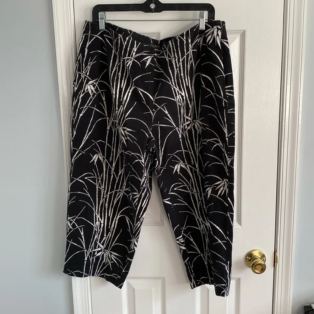 Talbots Black & White Bamboo Printed Capris Crop Pants Size 16W Petite